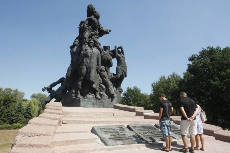 Киев пытается помирить в Бабьем Яре жертв Холокоста и их палачей