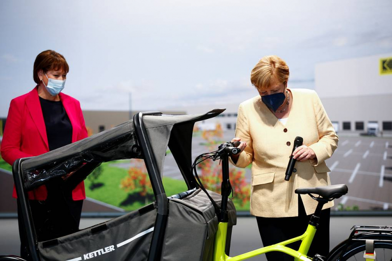 Меркель открыла международный автосалон IAA

