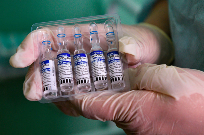 Попова рассказала о высокой эффективности российских вакцин от коронавируса