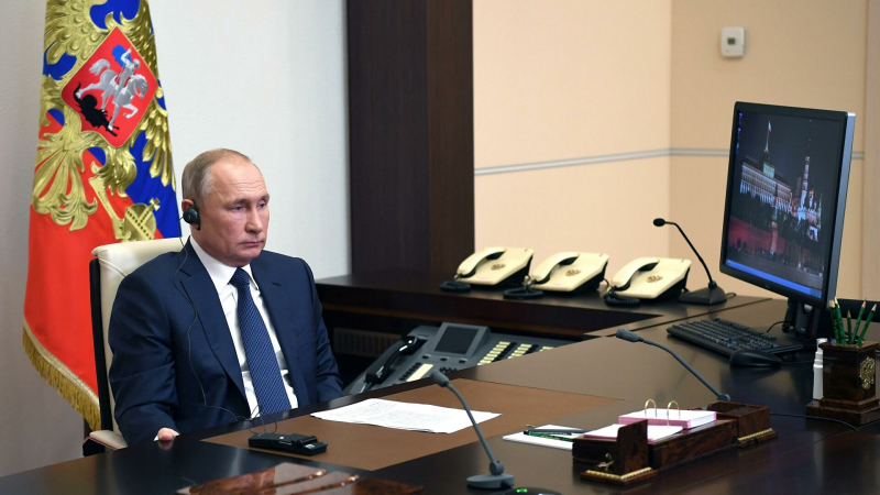 Путин предложил Совбезу обсудить участие в международных организациях