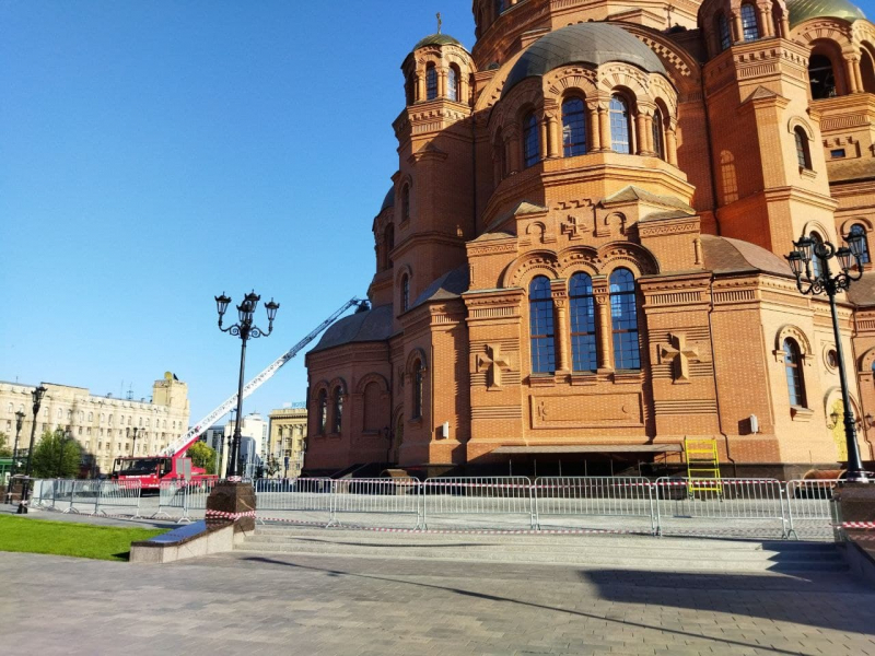 В Волгограде площадь Павших Борцов начали готовить к открытию собора Александра Невского