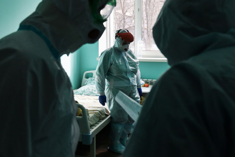 В России во второй раз за пандемию фиксируют 820 смертей из-за COVID-19 за сутки