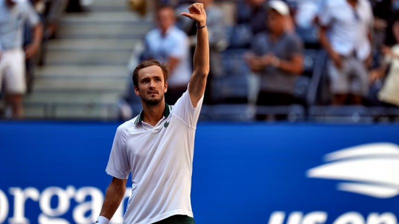 Впервые отдав сет: как Медведев победил ван де Зандсхулпа и в третий раз вышел в полуфинал US Open