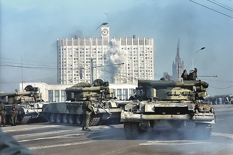 Как в октябре-1993 танкисты расстреливали «Белый дом»: «Мешок денег получите, только спасите Ельцина от врагов!»