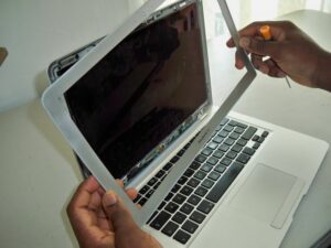 Замена матрицы MacBook и Air: особенности